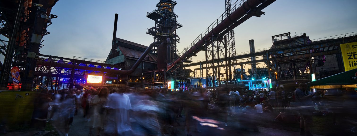 Areál Colours v noci