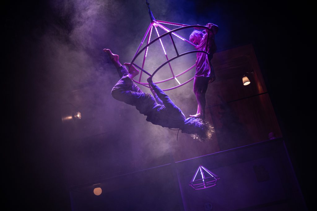 NÁRODNÍ SBÍRKA ZLOZVYKŮ - Losers Cirque Company - Colours of Ostrava