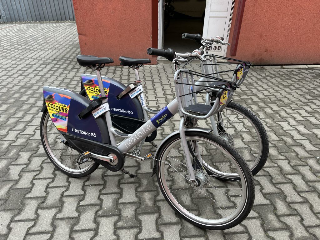 Na Colours a zase zpátky. Letadlem, vlakem, MHD, na kole i po svých. 🚋 - Colours of Ostrava