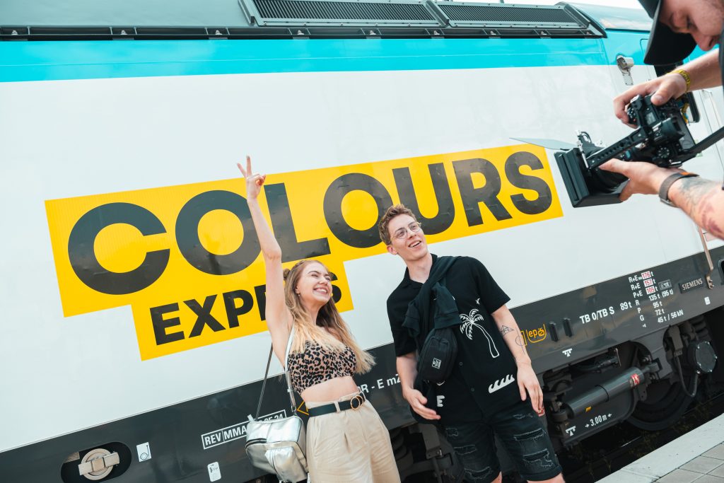 Na Colours a zase zpátky. Letadlem, vlakem, MHD, na kole i po svých. 🚋 - Colours of Ostrava