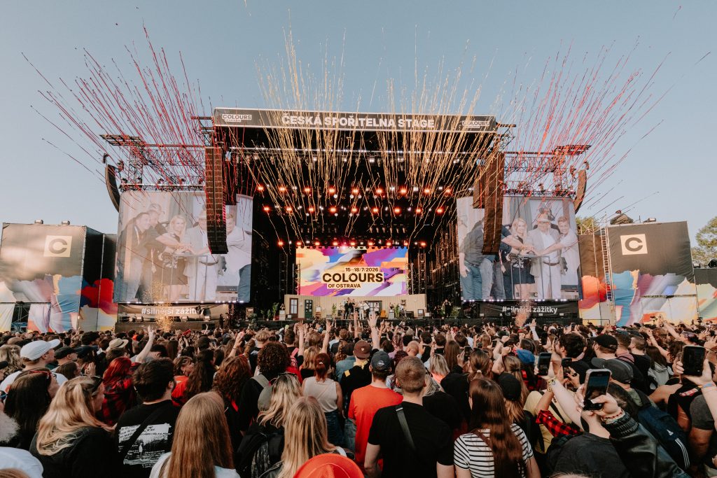Nahlédněte s námi do zákulisí technické produkce. Co je letos nového na hlavní stage? 🎛️ - Colours of Ostrava